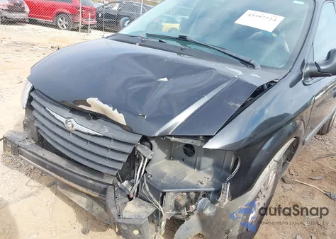 2005 Chrysler Town & Country from USA, damaged, VIN 1C4GP45R55B439277